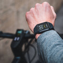 Hombre Usando el Reloj Fiido