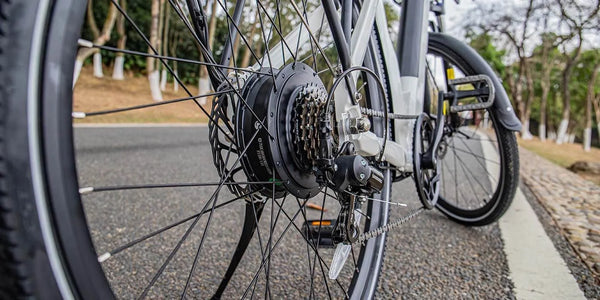 La imagen muestra el motor de la bicicleta eléctrica Fiido.