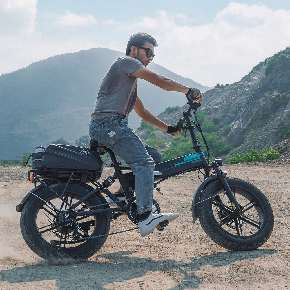 Fiido M1 Pro - Bicicletas Eléctricas Plegables con Neumáticos Anchos en el Bosque Vista Lateral