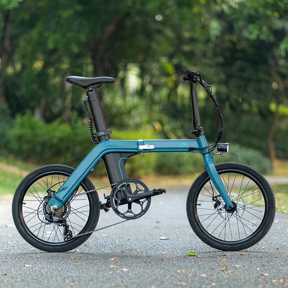 Bicicleta Eléctrica Plegable Fiido D11 Mostrada en el Bosque